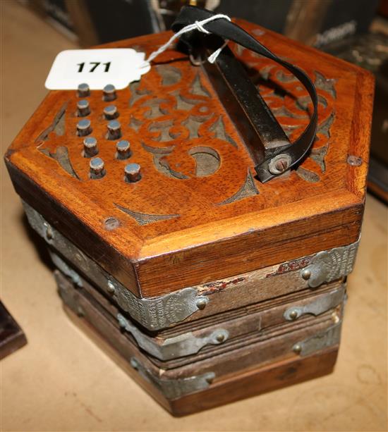 Squeeze box